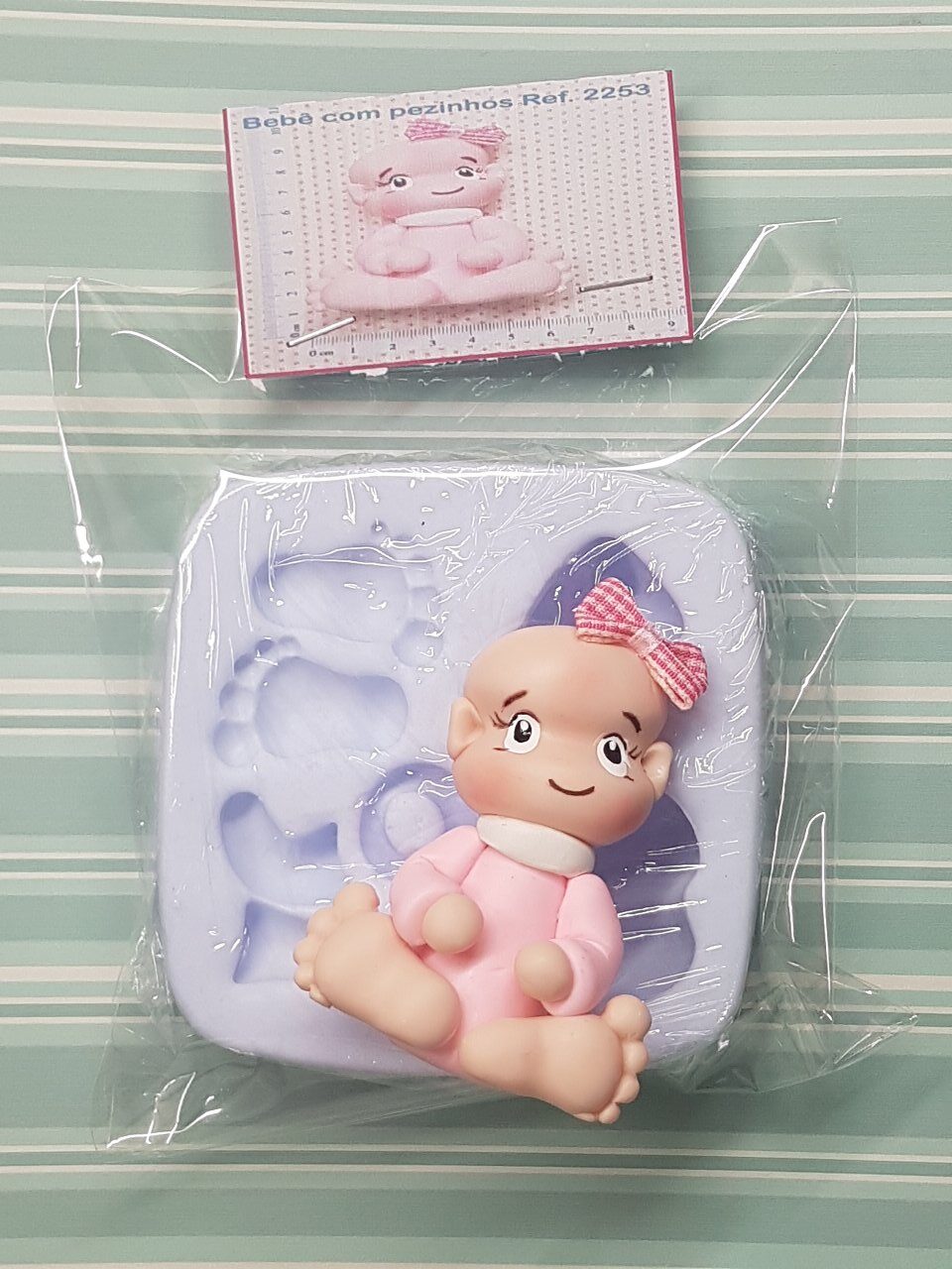 2253 Bebe Com Pezinhos